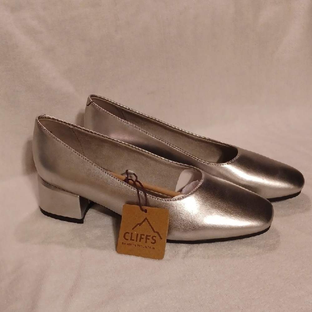 Cliffs by White Mountain Women's Silver Block Heel Shoes 7.5 Wide